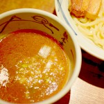 コクのあるスープの旨み、さすがの安定感。麺屋武蔵新宿本店（東京都新宿区）